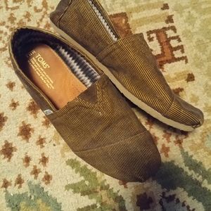 Tom's corduroy slip ons